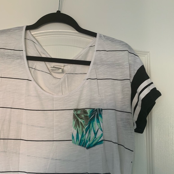 Victoria’s Secret PINK Pocket Tee - Picture 3 of 6